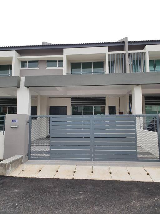 Yong Guesthouse Kuala Kangsar Exterior photo